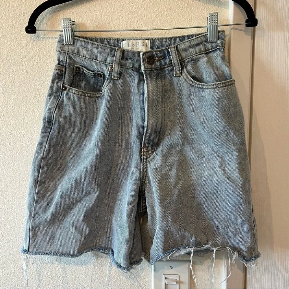 Meshki Light Denim Raw Hem Bermuda Boyfriend Shorts Size XS/S (AU 7) - Picture 4 of 6